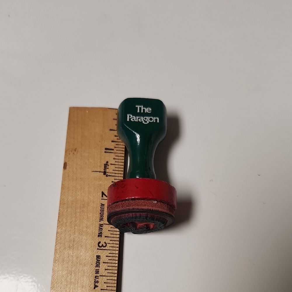 The Paragon Green and Red Christmas Wreath Stamp